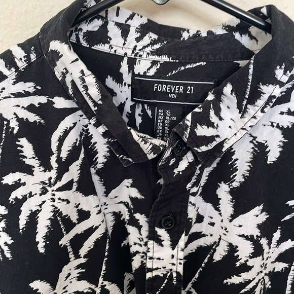 Hawaiian Tropical black and white button down shirt - Picture 2 of 4